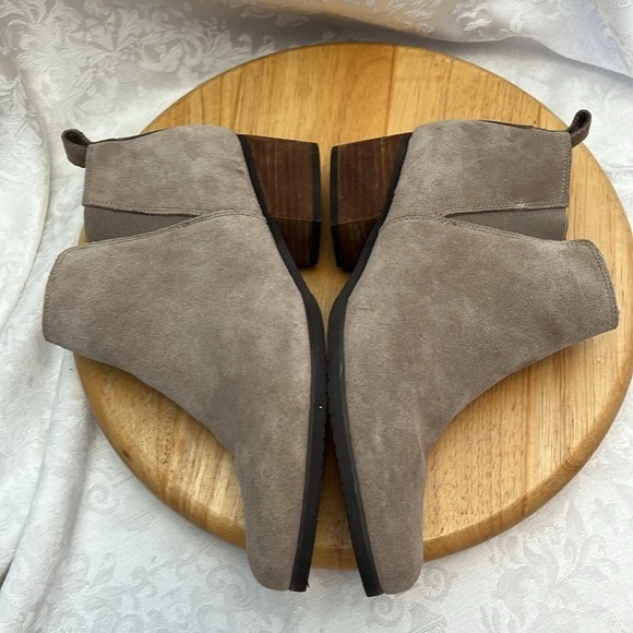 Blondo Liam Suede Ankle Booties Size Zip Open Toe Ankle Boot - Picture 9 of 11